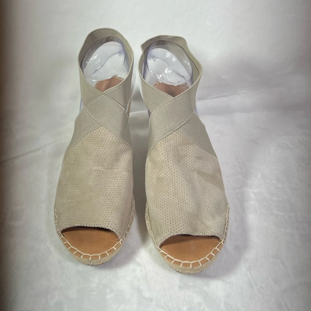 Gentle Souls Colleen Beige Wedge Heels Size 8 1/2” Leather Uppers Elastic Ankle
